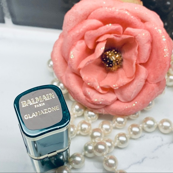 L’Oréal Paris x Balmain lipstick in GLAMAZONE - Picture 1 of 5